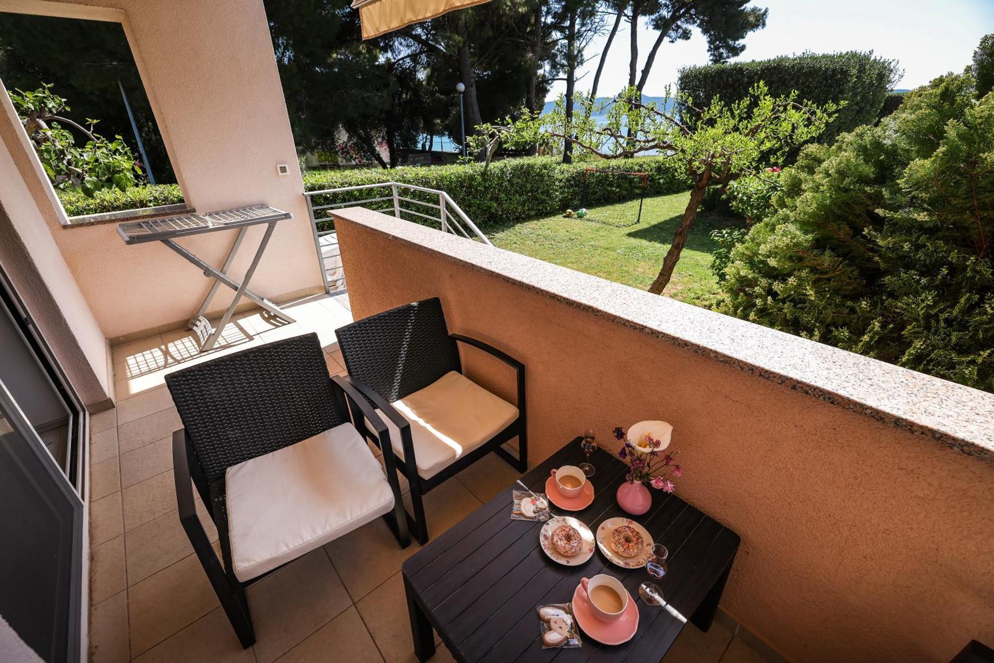 Apartments Becky On A Sandy Beach Without Crowd Sukošan Esterno foto