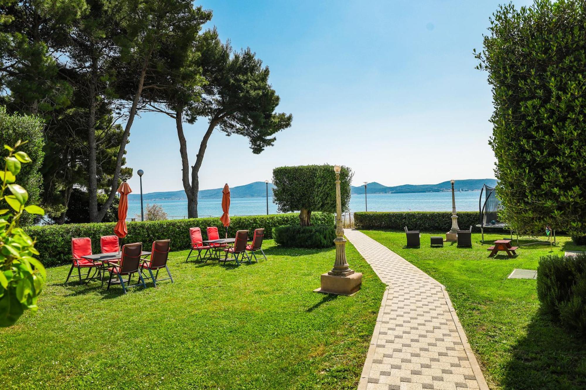Apartments Becky On A Sandy Beach Without Crowd Sukošan Esterno foto