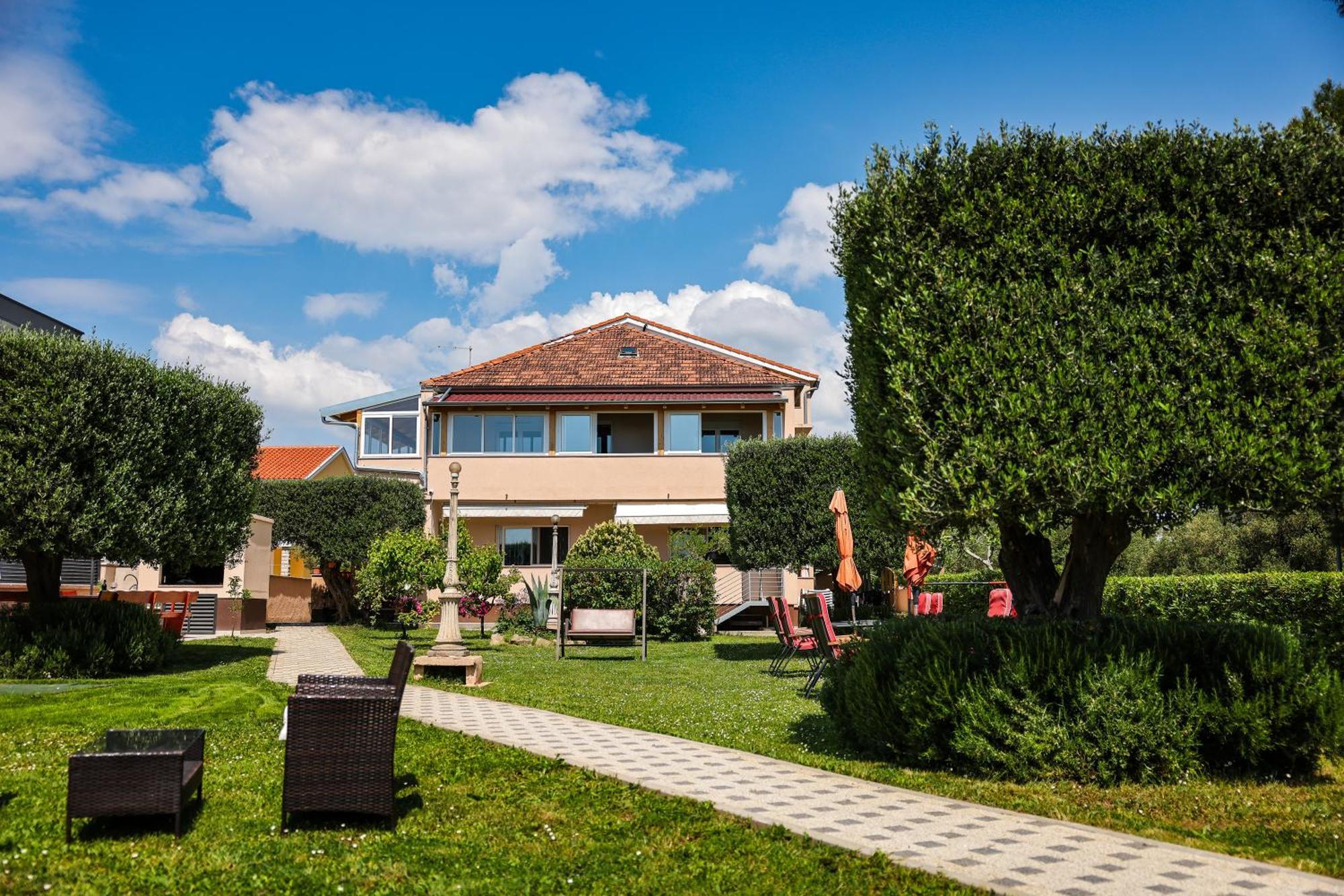 Apartments Becky On A Sandy Beach Without Crowd Sukošan Esterno foto