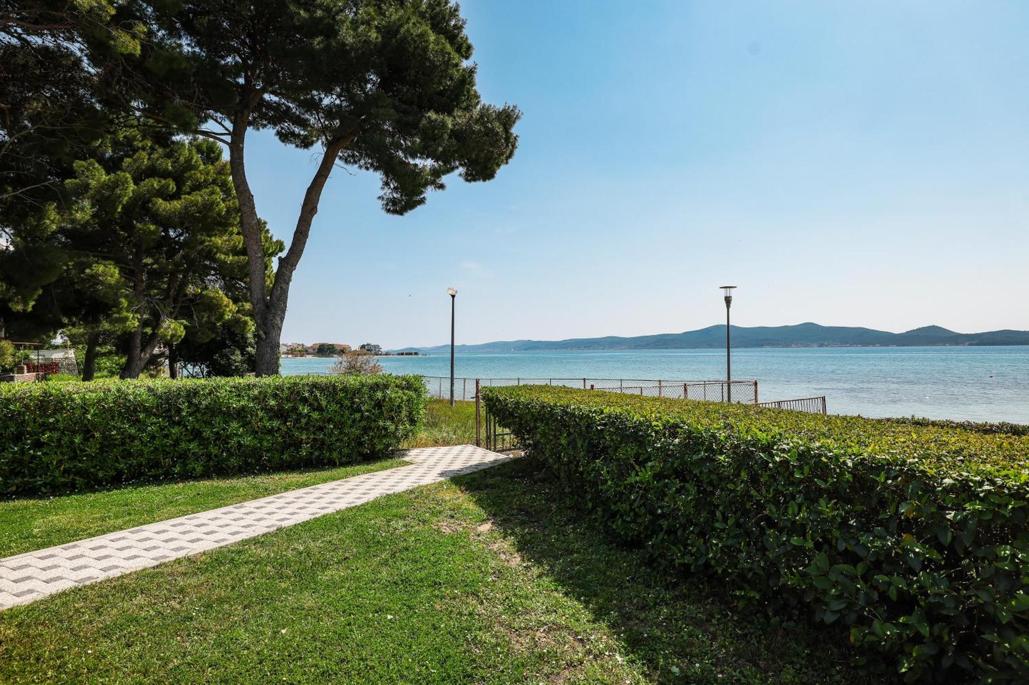 Apartments Becky On A Sandy Beach Without Crowd Sukošan Esterno foto