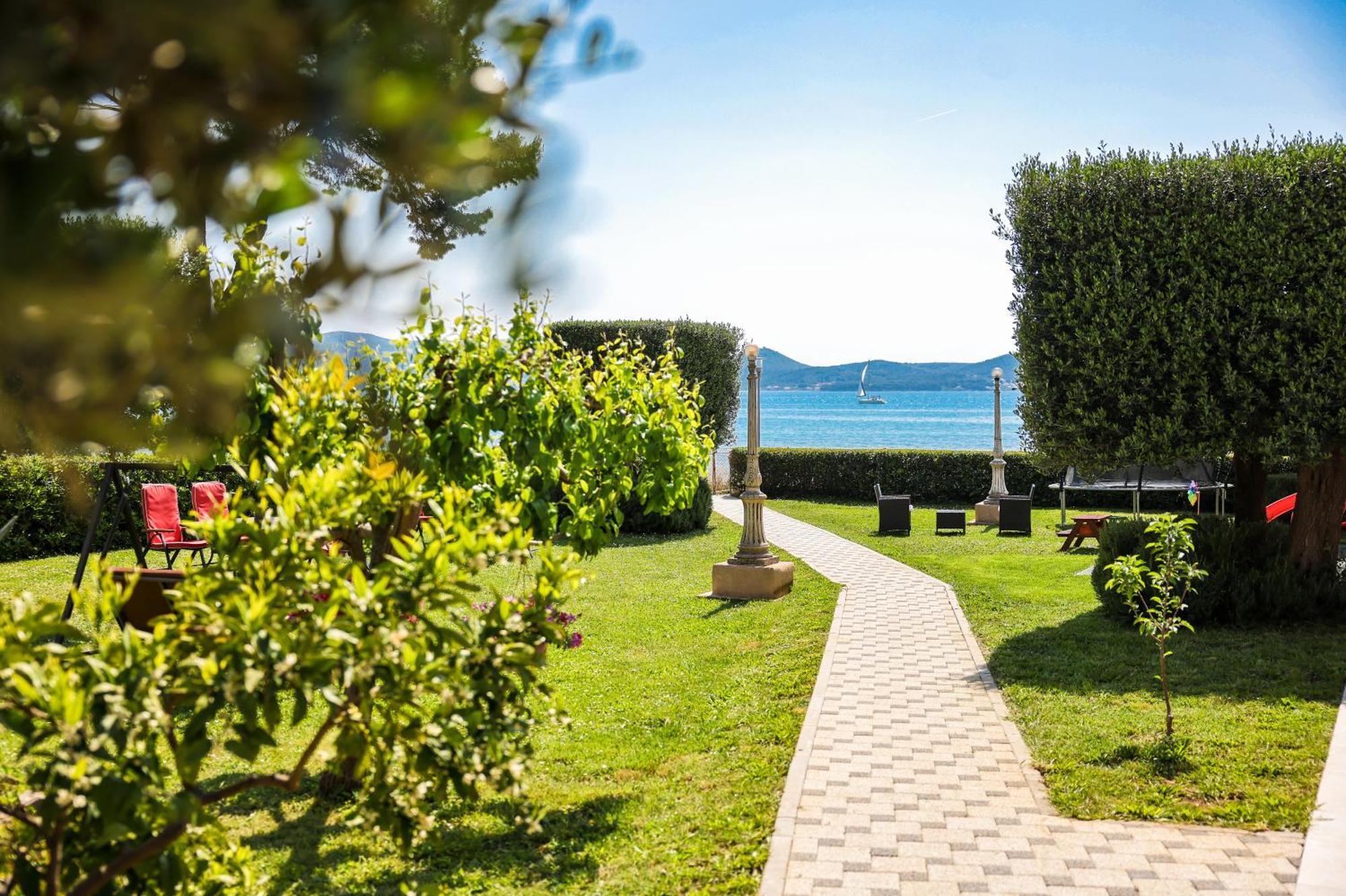 Apartments Becky On A Sandy Beach Without Crowd Sukošan Esterno foto