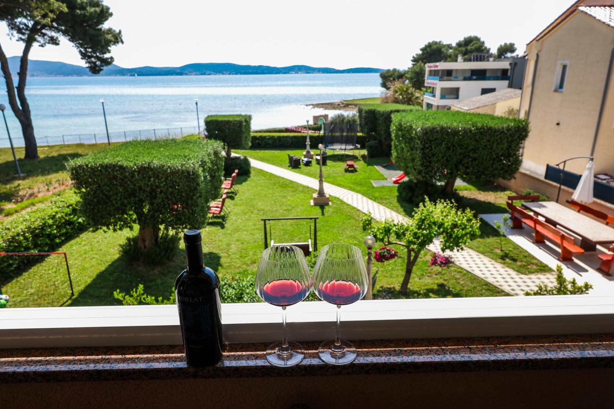 Apartments Becky On A Sandy Beach Without Crowd Sukošan Esterno foto