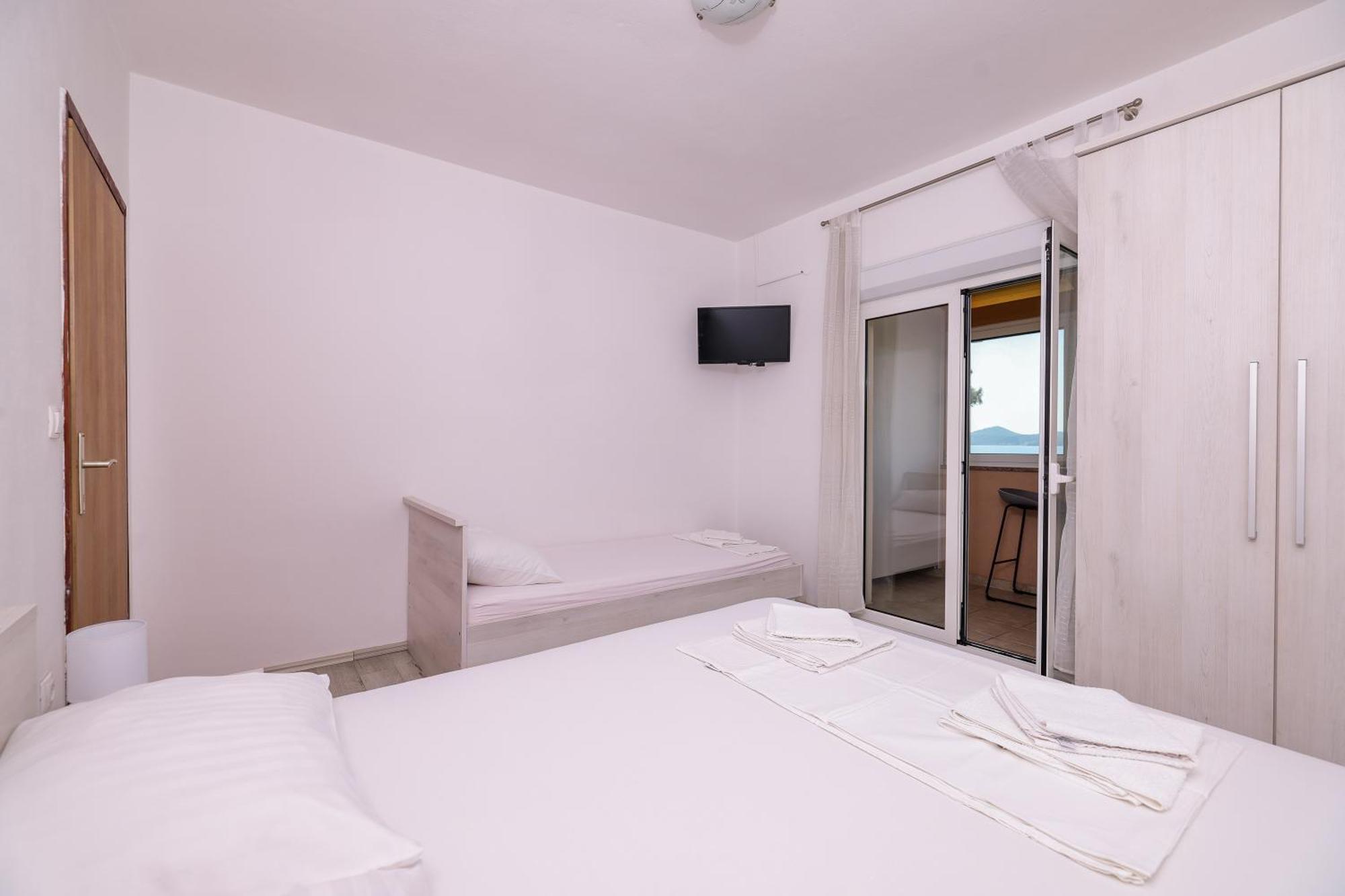 Apartments Becky On A Sandy Beach Without Crowd Sukošan Esterno foto