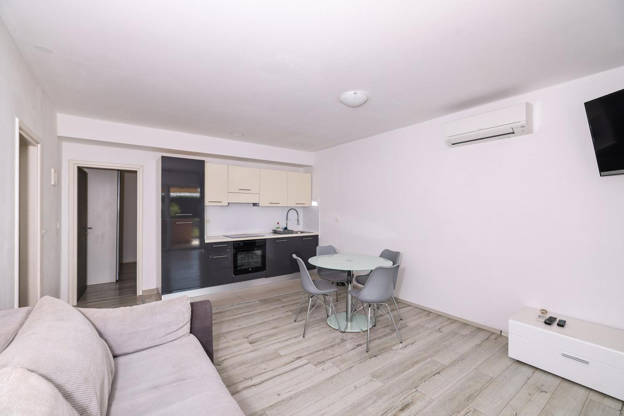 Apartments Becky On A Sandy Beach Without Crowd Sukošan Esterno foto