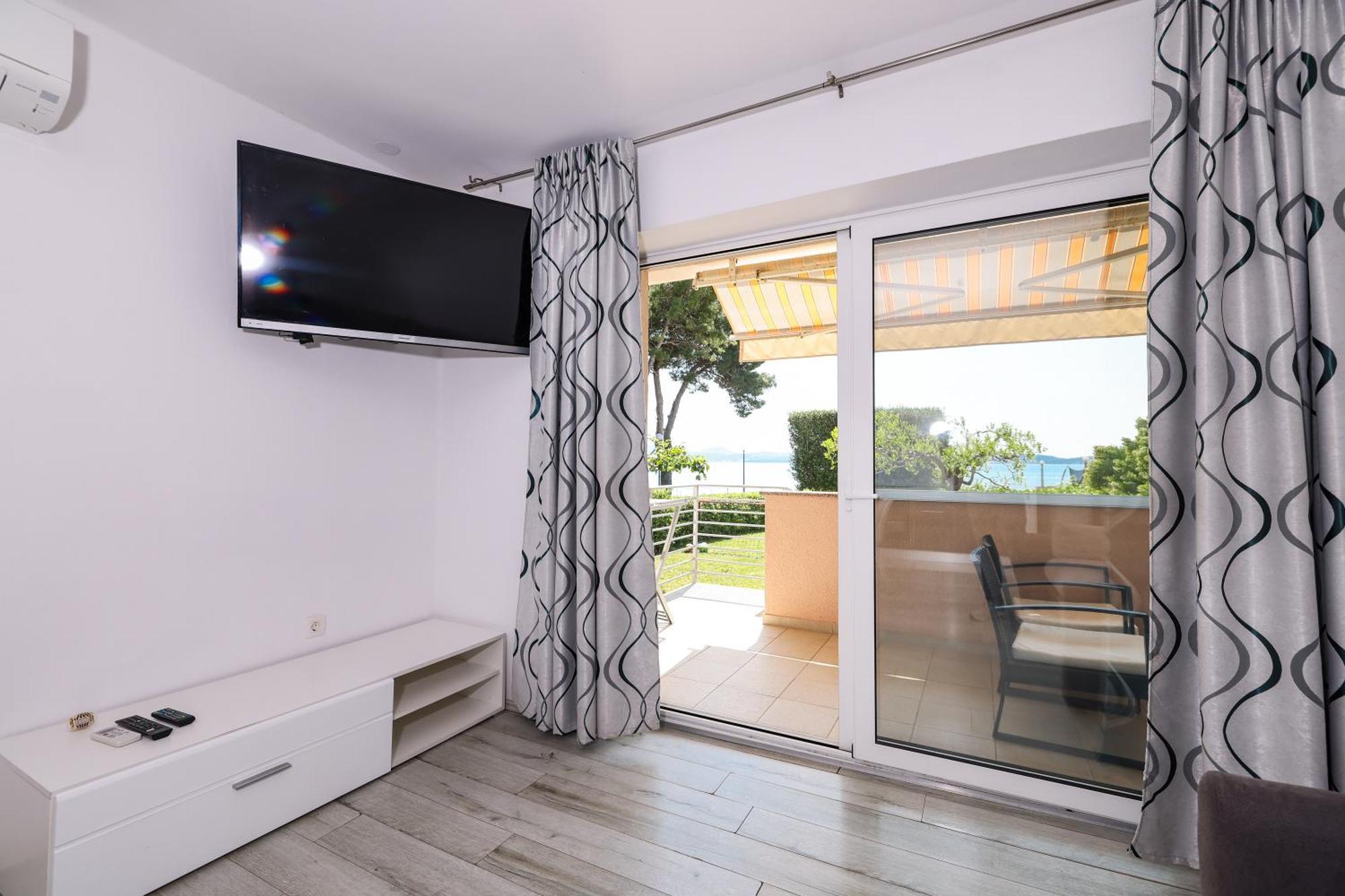 Apartments Becky On A Sandy Beach Without Crowd Sukošan Esterno foto